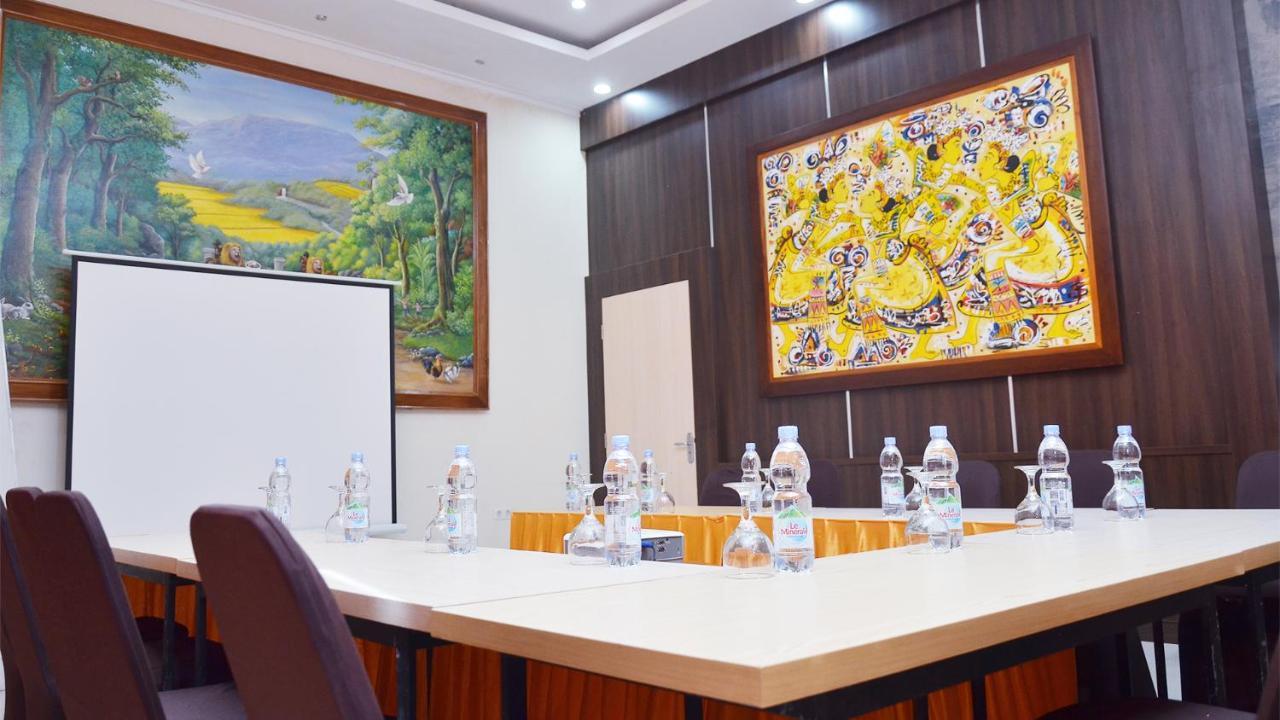 Gaia Asri Hotel Pamanukan Hilir Buitenkant foto
